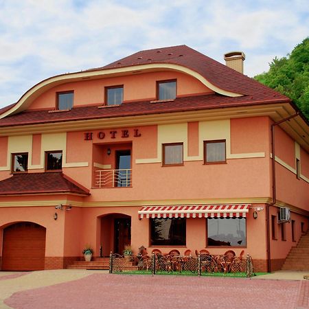 Magnat Otel Mukaçeve Dış mekan fotoğraf