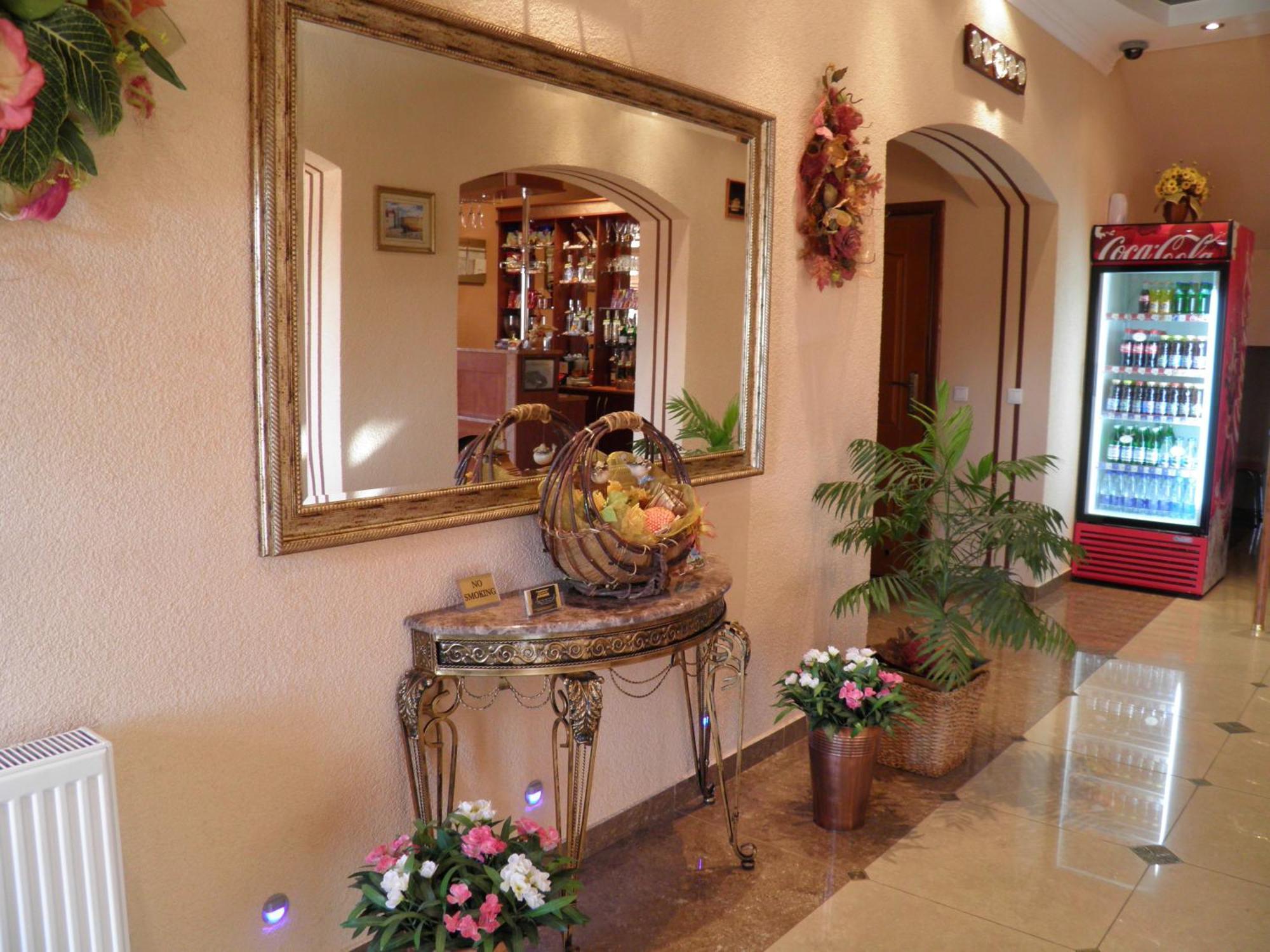 Magnat Otel Mukaçeve Dış mekan fotoğraf
